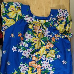 Vintage 70s Hilo Hattie's Floral Polyester Hawaiian Shift Dress
